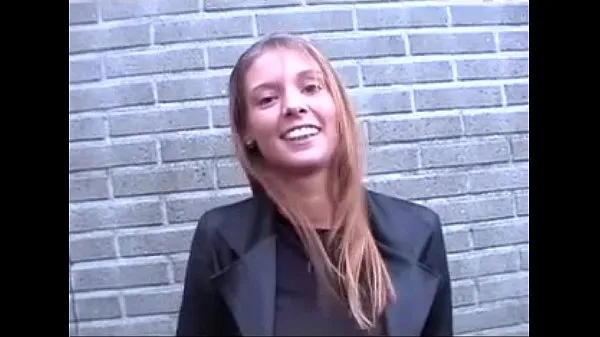 Big Vlaamse Stephanie wordt geneukt in een auto (Belgian Stephanie fucked in car warm Tube
