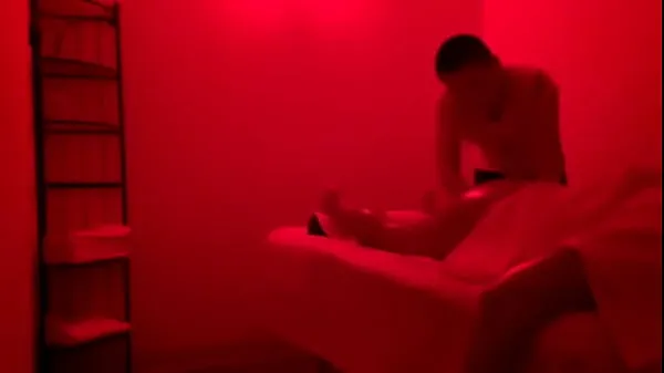 大Asian Man Massage暖和的管道