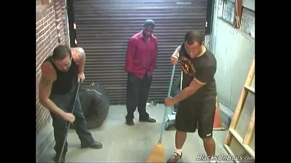 ใหญ่ Two black janitors fucking a white guy in the ass ท่ออุ่น