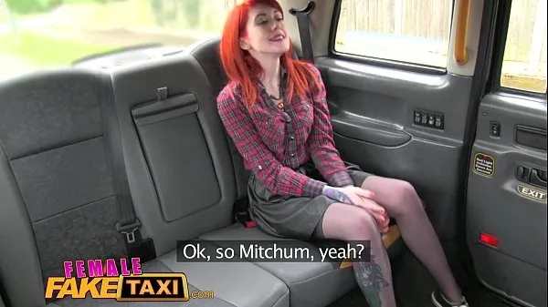 Gros Un faux taxi lesbien domine une rousse tatouée tube chaud