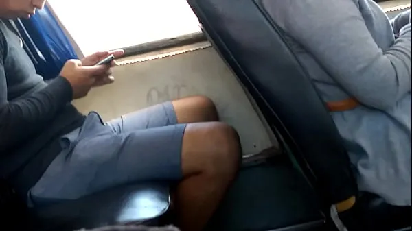 hot guy on the bus أنبوب دافئ كبير