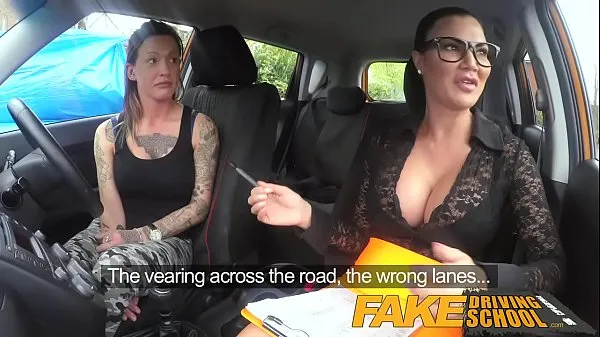 Große Fake Driving School Sexy Strap-On-Spaß für neue Big-Tits-Fahrerwarme Röhre