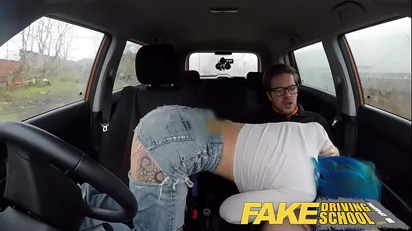 Stort Fake Driving Instructor cums over learners pussy after anal varmt rör