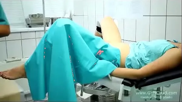 Nagy beautiful girl on a gynecological chair (33 meleg cső