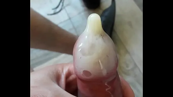 Cum in condom أنبوب دافئ كبير