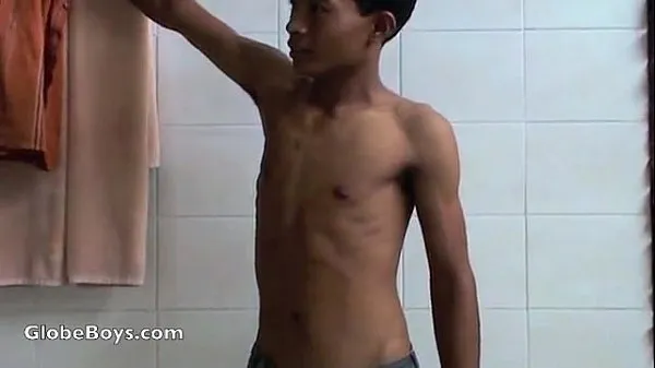 Grande Bali Boy descarrega sua semente de menino tubo quente