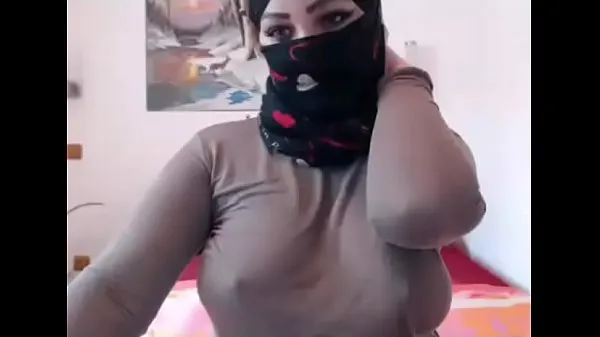 Velká Muslim amateur showing nice and tiny nipples teplá trubice