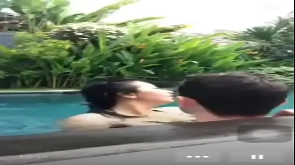 بڑی Indonesian fuck in pool during live گرم ٹیوب