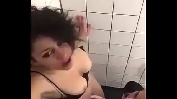 Gros 2 filles dans les toilettes espion tube chaud