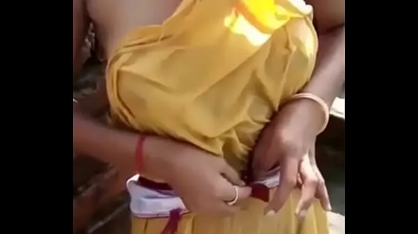 Grande Vídeo sobre o banho de Desi bhabhi tubo quente