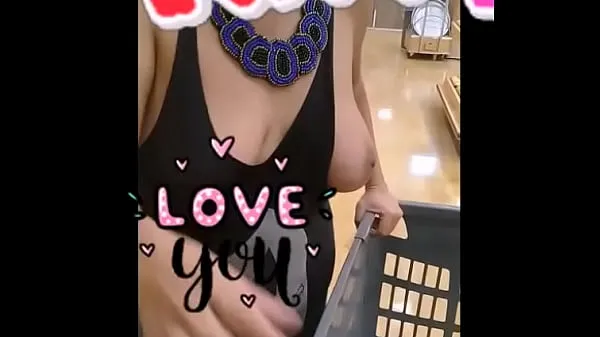 WALLMART Sideboobs flashing Tiub hangat besar