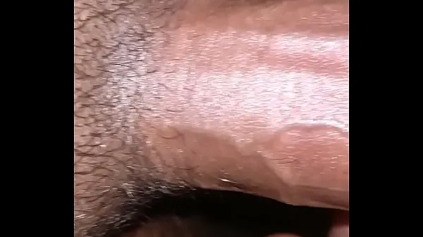 Indian guy oil massaged dick all nerves closeup look HD أنبوب دافئ كبير