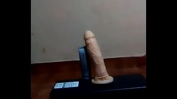 Jugando con dildo أنبوب دافئ كبير