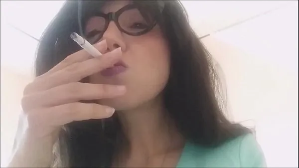 Große Smokin Sexy Babe Auf Wc Mit Strümpfen Und Einem Heißen Nerdy Stilwarme Röhre