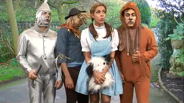 Dorothy Ass Bounces With the Witch أنبوب دافئ كبير
