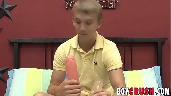 ใหญ่ Twinks stuffs his ass with a dildo solo ท่ออุ่น