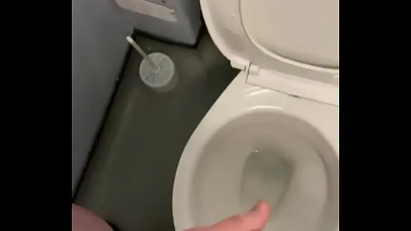 Stort Wanking in public toilets had an amazing cumshot varmt rør