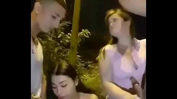 Ống ấm áp Two friends sucking cocks in the street lớn