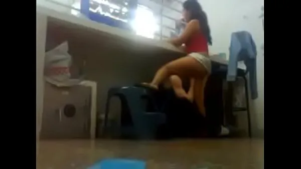 Gran Ponerse a trabajar! Cuando quieres tener sexo, encuentras la maneratubo caliente