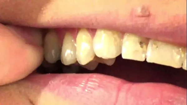ใหญ่ Mouth Vore Close Up Of Fifi Foxx Eating Gummy Bears ท่ออุ่น