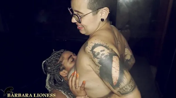 Duża Casada nerd tatuada fode com amiga BBW em festa de swing do RJ ciepła tuba