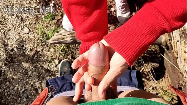 Stort WOW ! Petite Walk in the Woods Ends with Friend Cumshot varmt rør