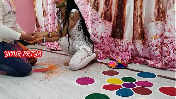 Gran Holi especial: Indian Priya se divirtió mucho con su hermanastro en Holitubo caliente