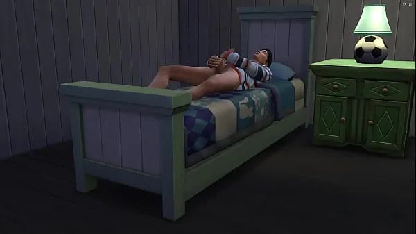 Большая Мачеха и сын впервые занимаются сексом после того, как он ложится в постель своей матери после одеяла теплая трубка