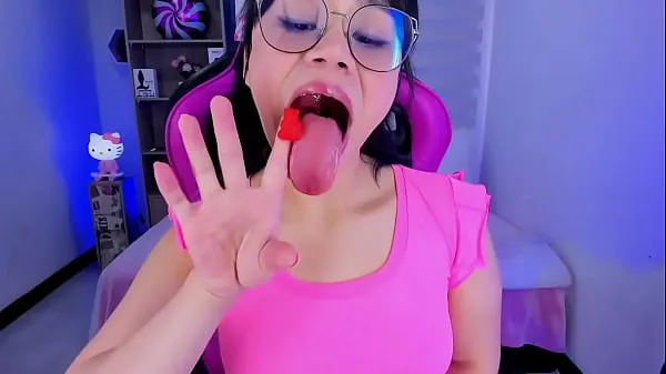 Big Lila Jordan Gummy playing warm Tube