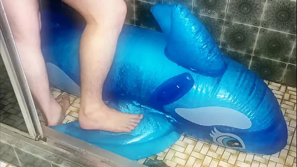 Hump and cum on Intex 2m inflatable blue whale part filled with water أنبوب دافئ كبير