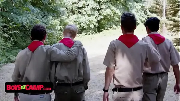 Gros Boys At Camp - Des garçons scouts sexy font plaisir à leur maître scout à l'extérieur tube chaud