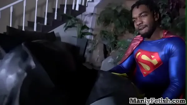 Μεγάλο Superman barebacking batman after bj in interracial duo ζεστό σωλήνα