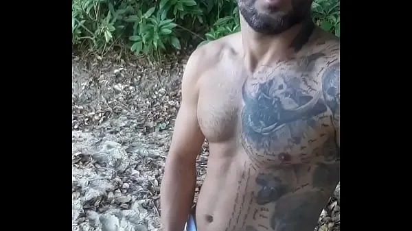 Ống ấm áp Punheta e gozada em público na praia paradisíaca com o lutador de MMA Allan Guerra Gomes lớn