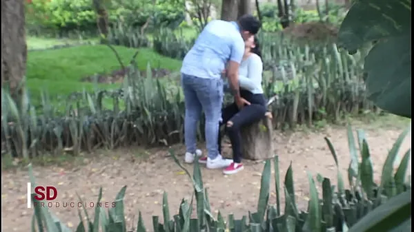 Ống ấm áp SPYING ON A COUPLE IN THE PUBLIC PARK lớn
