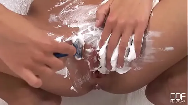 Shaving Amanda أنبوب دافئ كبير