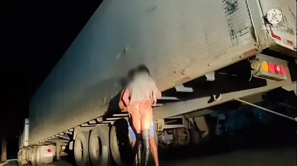 Suuri TRUCKER FUCKED THE NAUGHTY CUZINHO ON THE ROAD'S SIDE lämmin putki