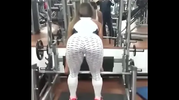 ใหญ่ Hot girl in the gym showing her ass ท่ออุ่น