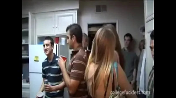 Veľká Coed whore fucking as others watch at frat party teplá trubica