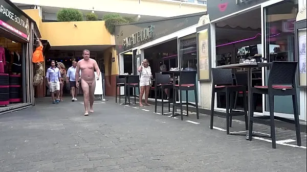 Walking around Town Naked Tabung hangat yang besar