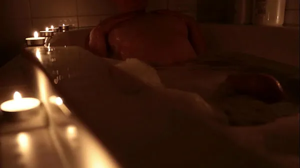 Grande Hot Babe fa un bagno seducendomi con il suo corpo stupendotubo caldo