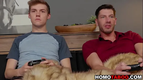 Stort First time gay sex for inexperienced step-brother varmt rör