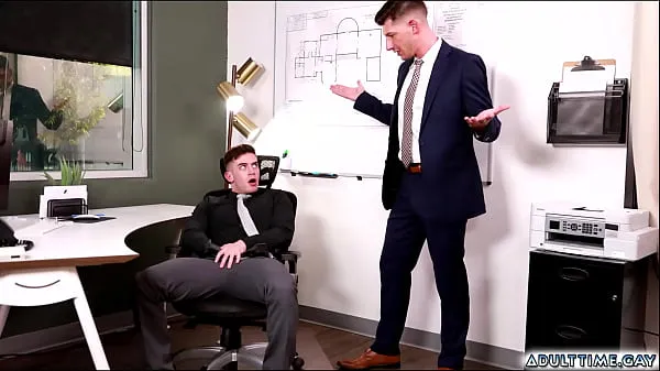 Büyük Trevor Brooks got office anal fuck with his boss Jordan Starr. Trevor is In the office, he soon notices that he's the only one around, he pulling his cock Starr, happens by and catches him sıcak Tüp