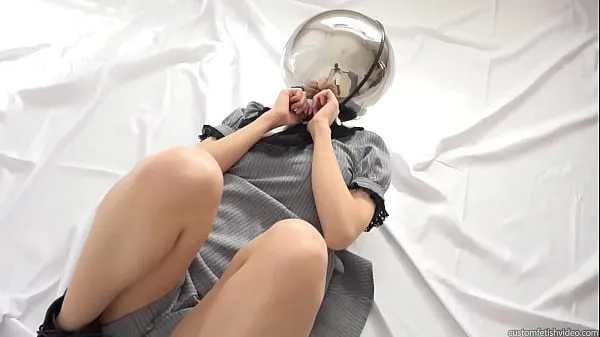 큰 Girl struggles with a metal mask on her head 따뜻한 튜브