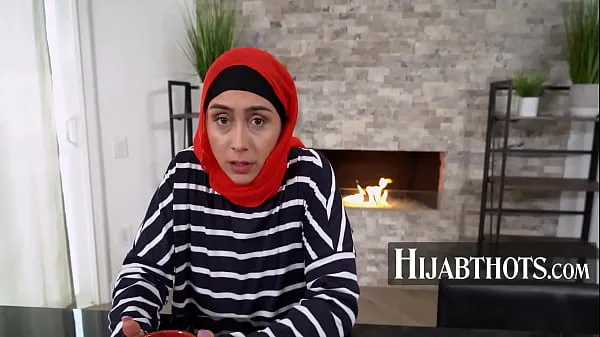 Gran quédate a mi lado en hijab chupa mi pollatubo caliente