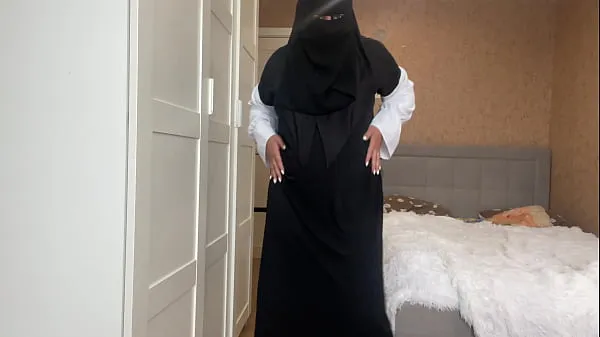 Μεγάλο Hijab Arab MILF Watching Porn And Gets Pulsating Orgasm From It ζεστό σωλήνα