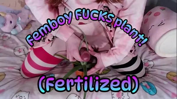 Grote Femboy FUCKS plant! (Fertilized) (Teaser warme buis