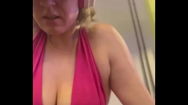 Stort Wow, my training at the gym left me very sweaty and even my pussy leaked, I was embarrassed because I was so horny varmt rør