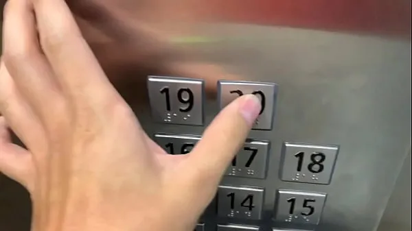 Grande Sexo em público, no elevador com um estranho e eles nos pegam tubo quente