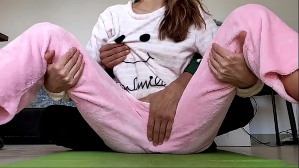 大きなasian amateur real homemade teasing pussy and small tits fetish in pajamas温かいチューブ