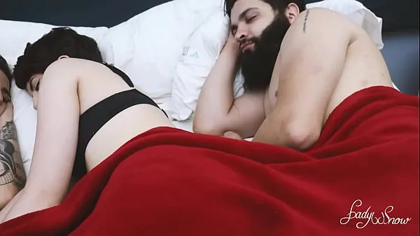 Suuri Fodendo o cuzinho da Pawg e da namoradinha junto, como é bom poder transar a três lämmin putki